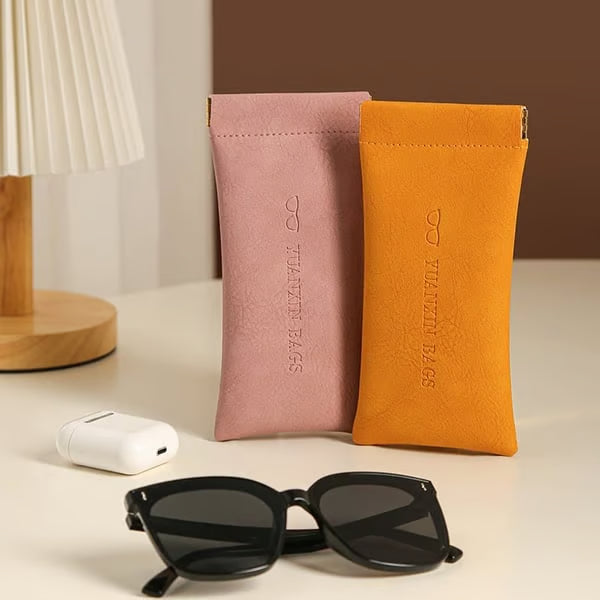 Custodia organizer in pelle con chiusura a scatto